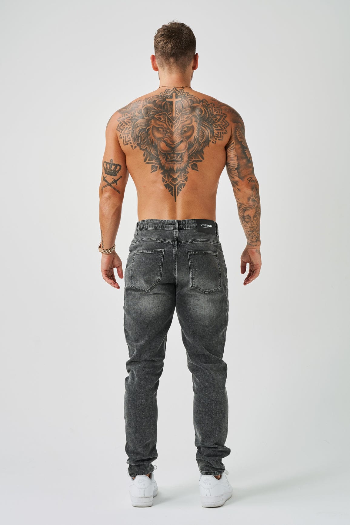 JEANS MIT REGULAR FIT – GRAU GEWASCHE