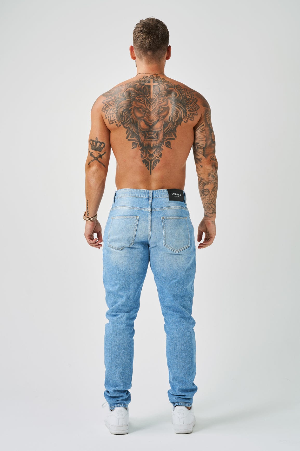 JEANS MIT REGULAR FIT – HELLBLAUES WASCHEN