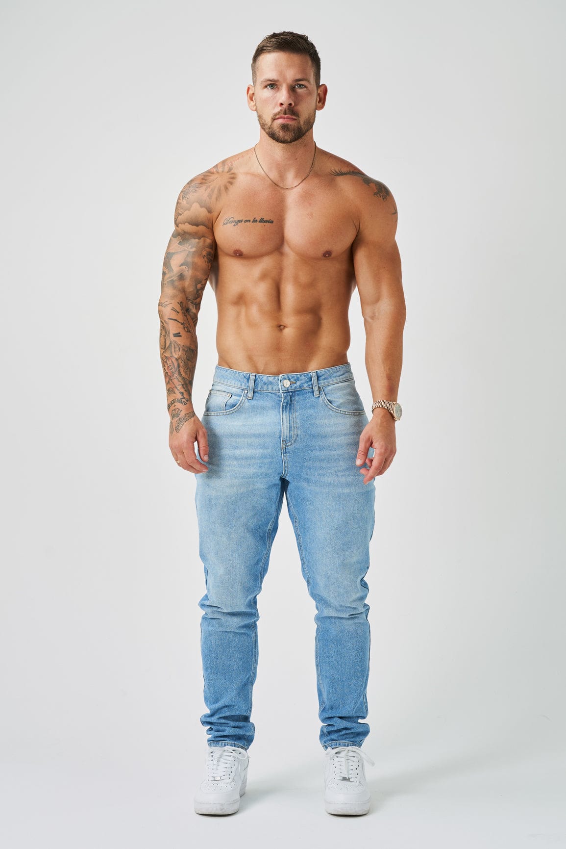 JEANS MIT REGULAR FIT – HELLBLAUES WASCHEN