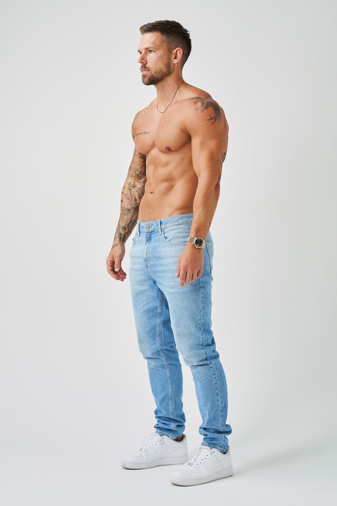 JEANS MIT REGULAR FIT – HELLBLAUES WASCHEN