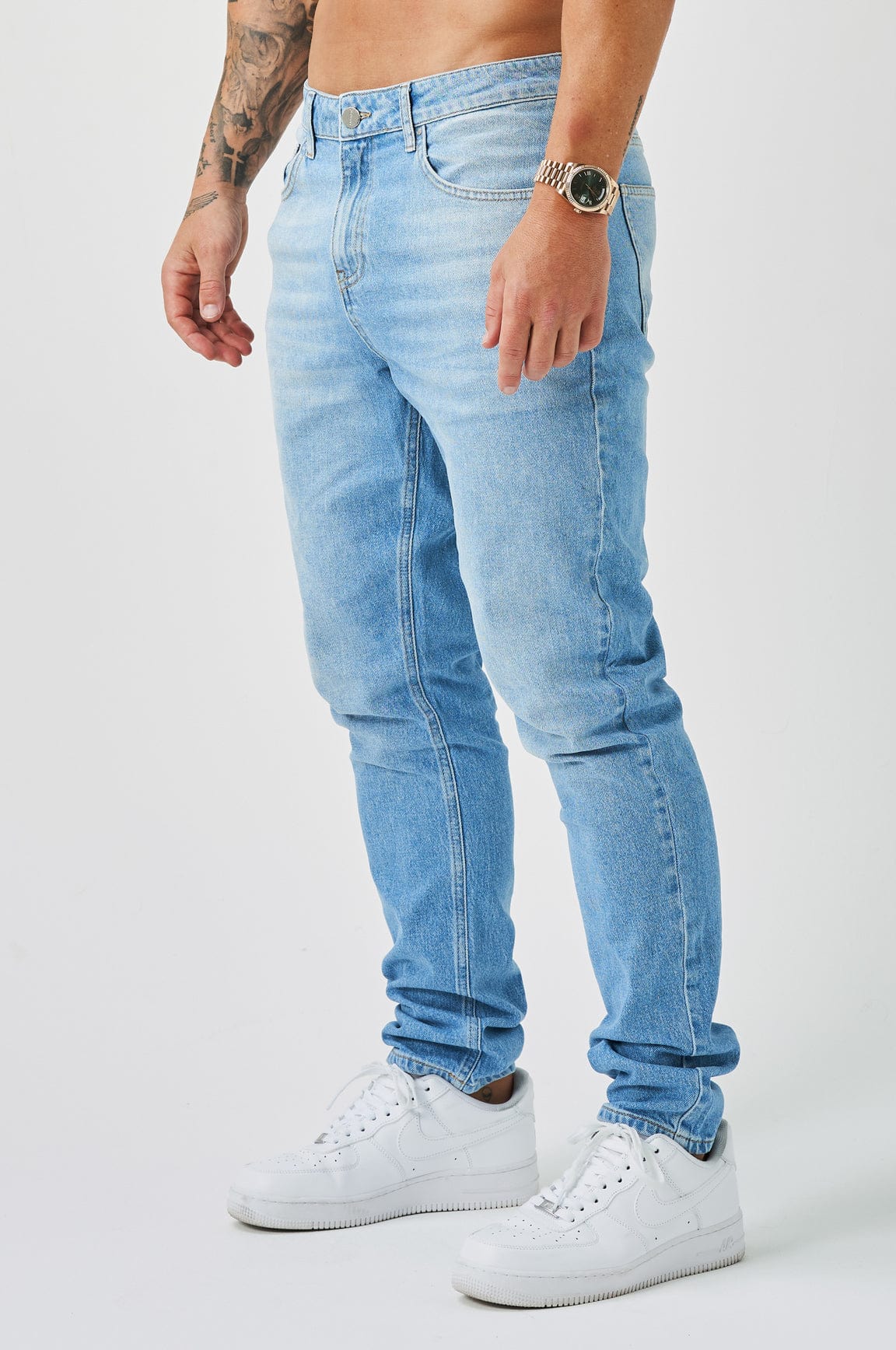 JEANS MIT REGULAR FIT – HELLBLAUES WASCHEN