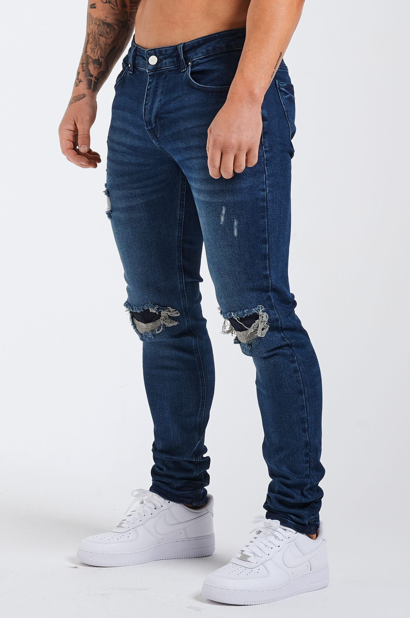 SLIM FIT JEANS 2.0 DISTRESSED UND PATCHED - DUNKELBLAU