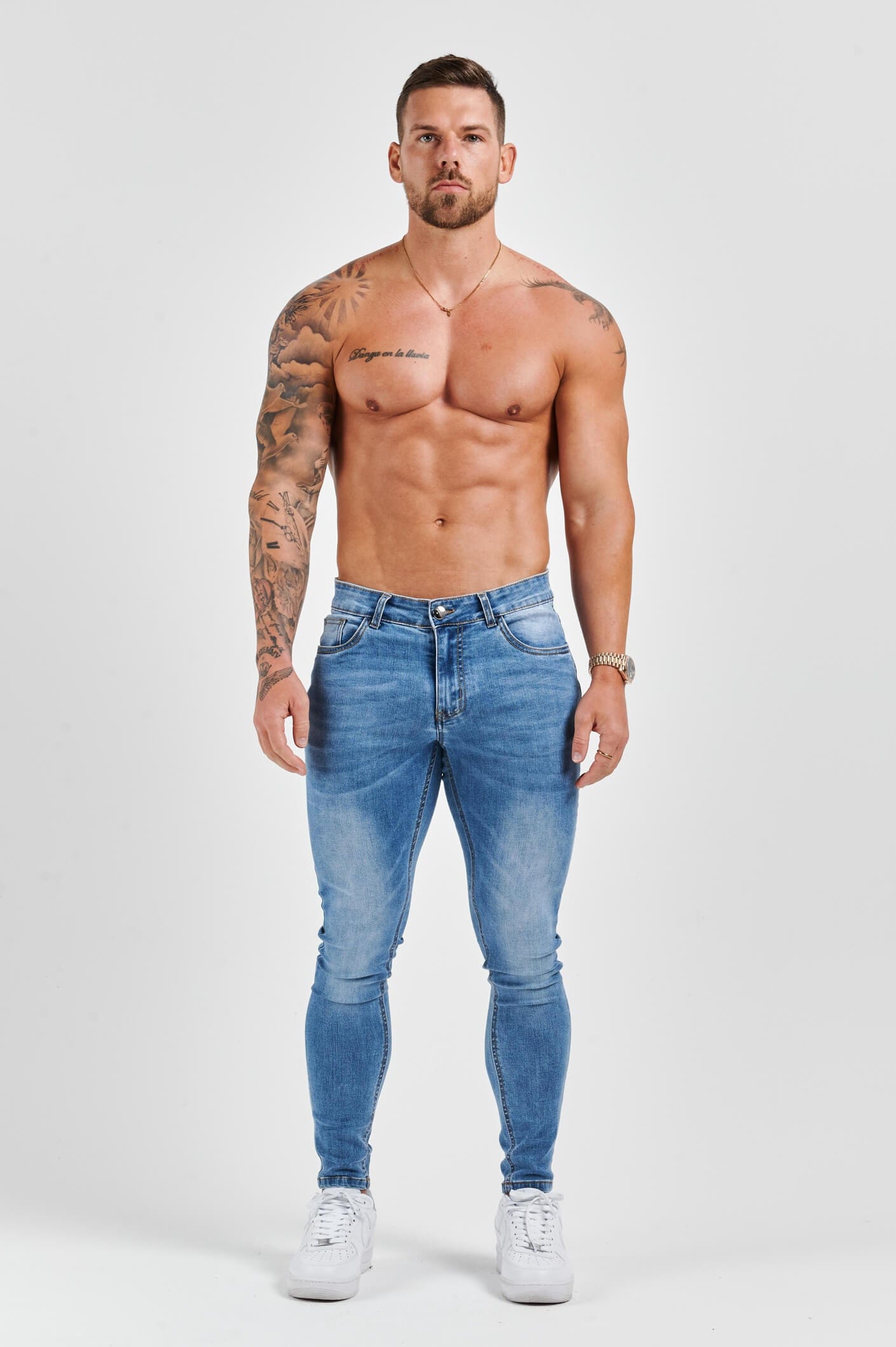 JEANS MIT SKINNY-FIT – HELLBLAUES WASCHEN