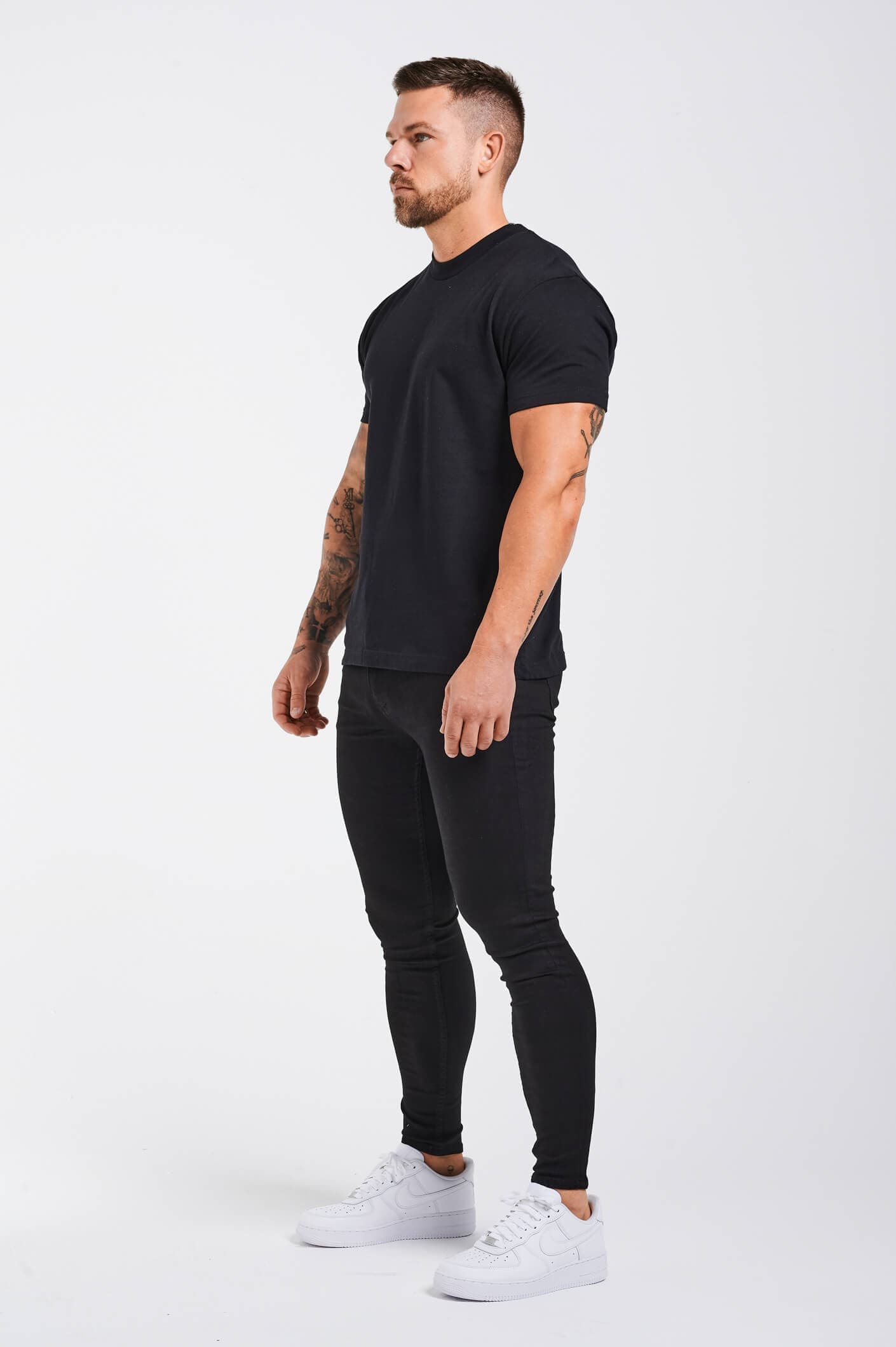 PREMIUM BASICS T-SHIRT - SCHWARZ