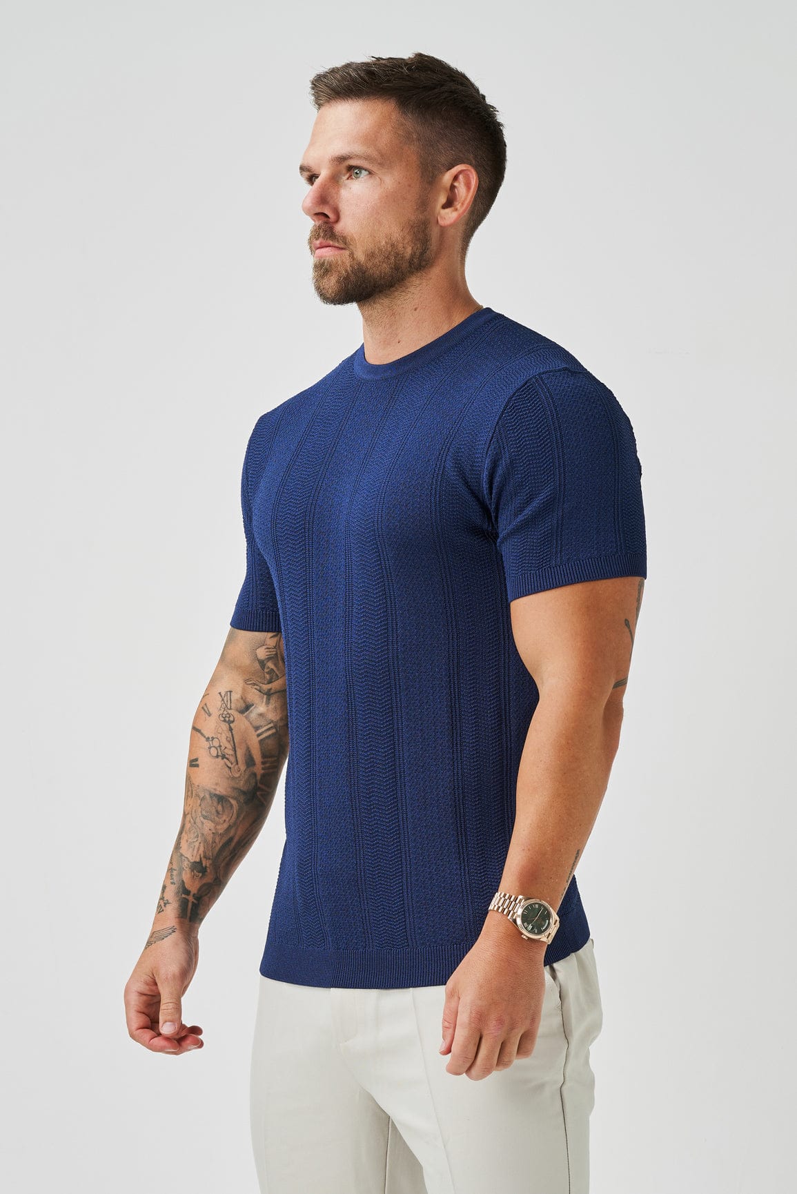 T-SHIRT MIT STRUKTURMUSTER - MARINEBLAU