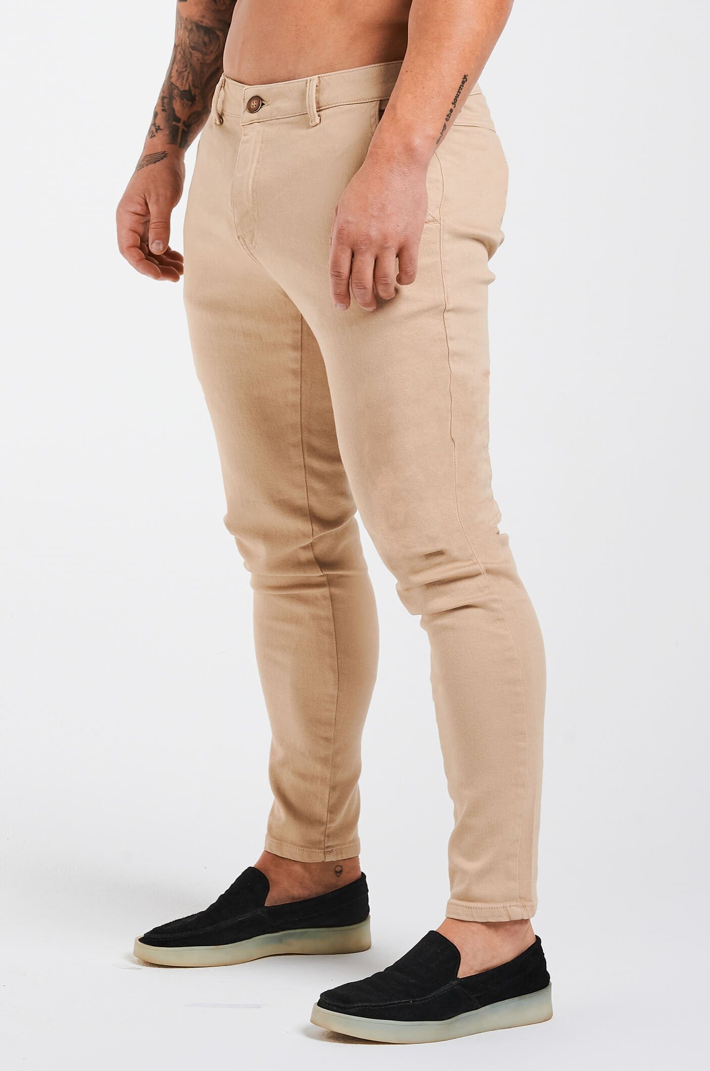 STRETCH-CHINO MIT STRUKTURMUSTER - BEIGE