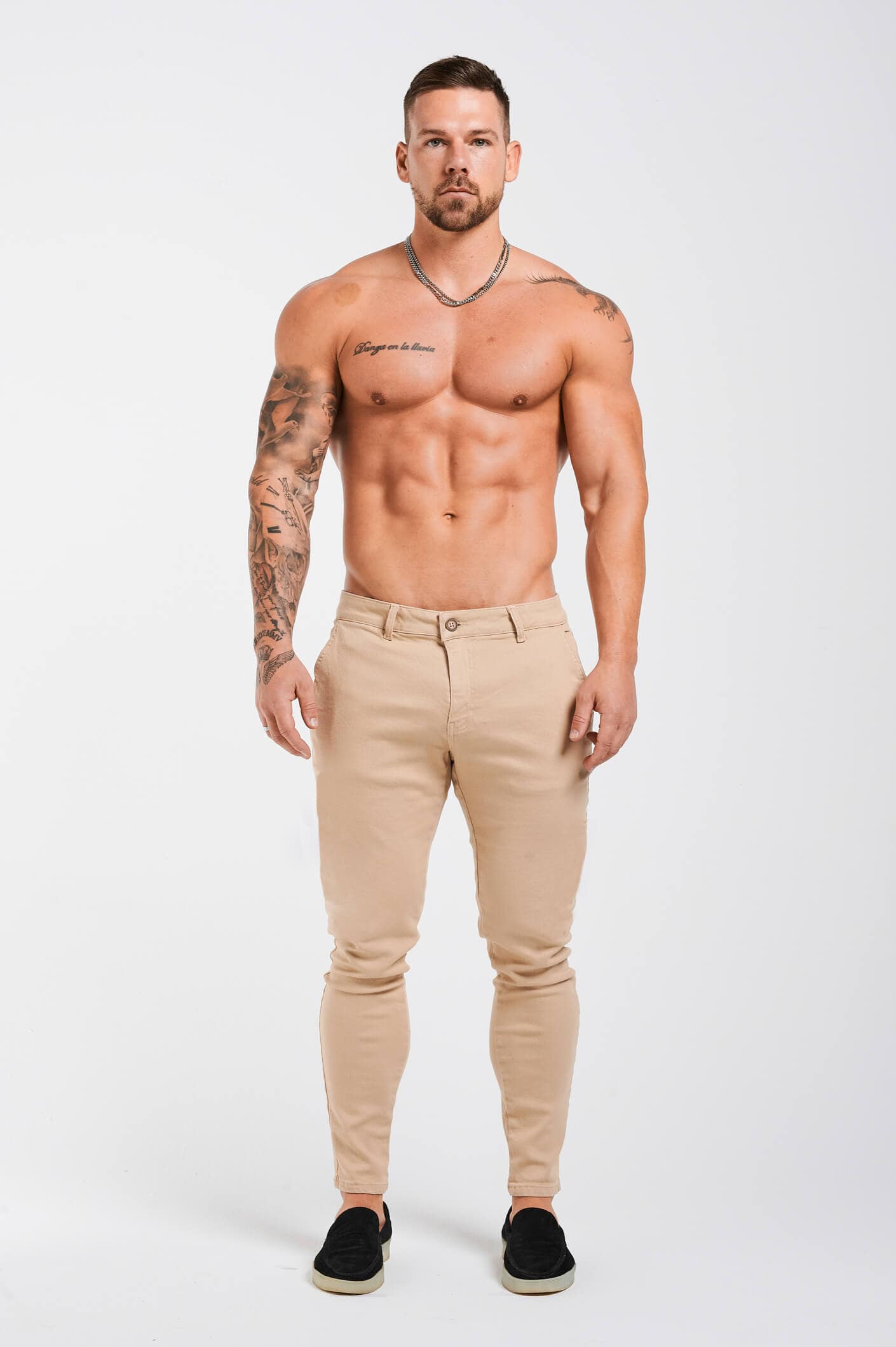 STRETCH-CHINO MIT STRUKTURMUSTER - BEIGE