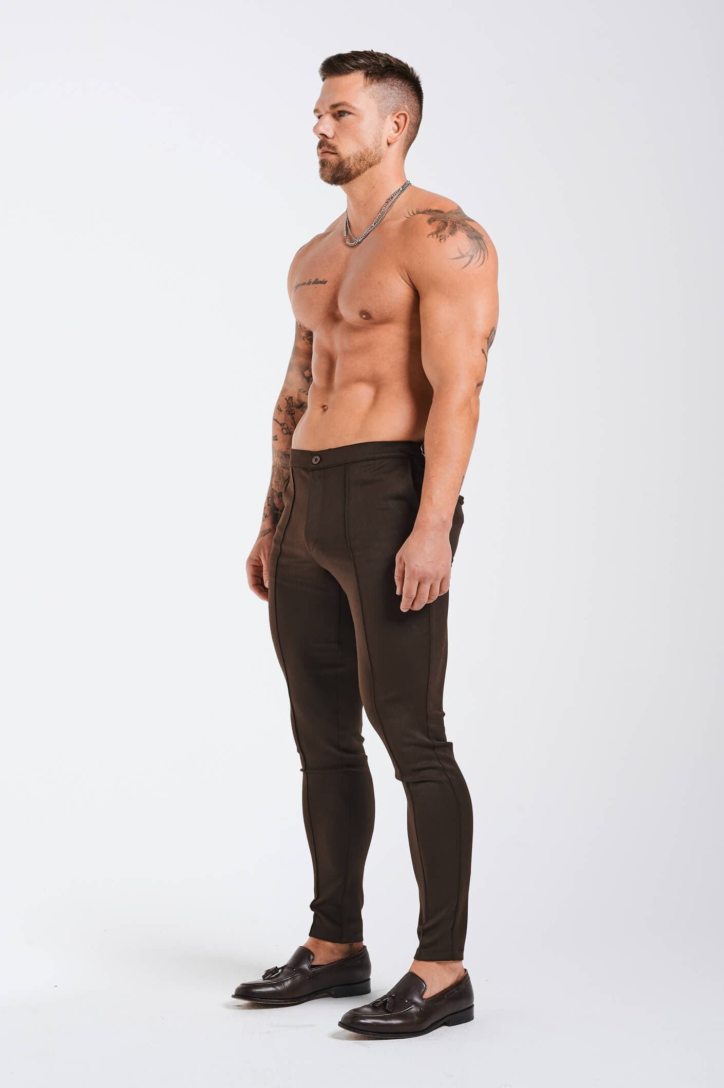 EINFACHE STRETCH-HOSE MIT SEITLICHEM CINCH – TAUPE