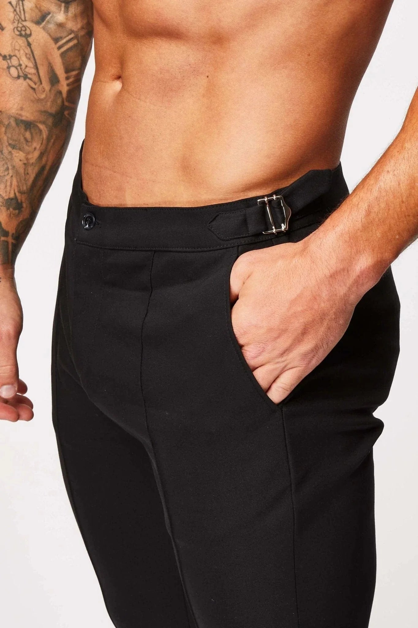 EINFACHE STRETCH-HOSE MIT SEITLICHEM CINCH - SCHWARZ