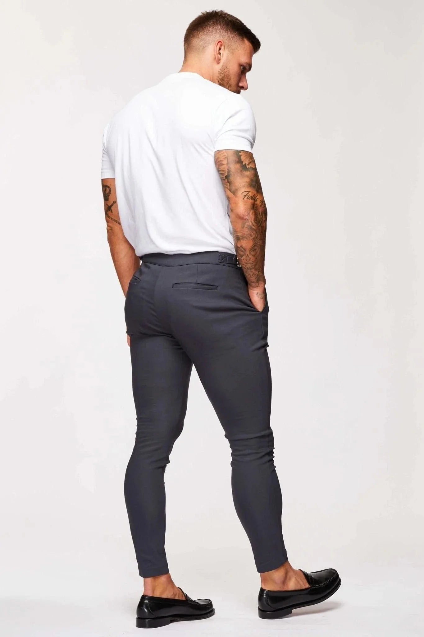 EINFACHE STRETCH-HOSE MIT SEITLICHEM CINCH - GRAU