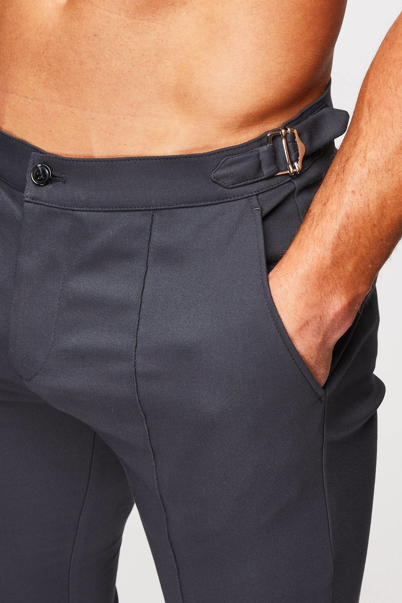 EINFACHE STRETCH-HOSE MIT SEITLICHEM CINCH - GRAU