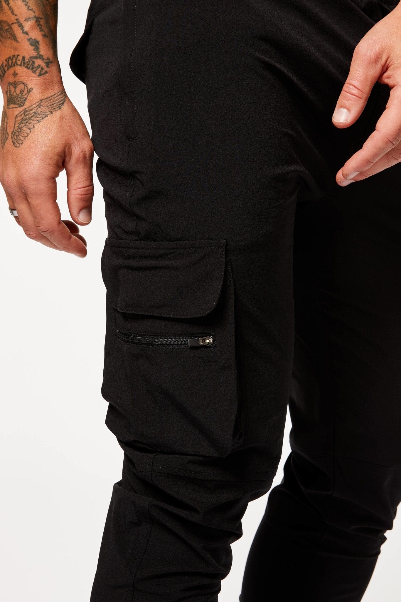 TECH STRETCH CARGO PANTS - BLACK