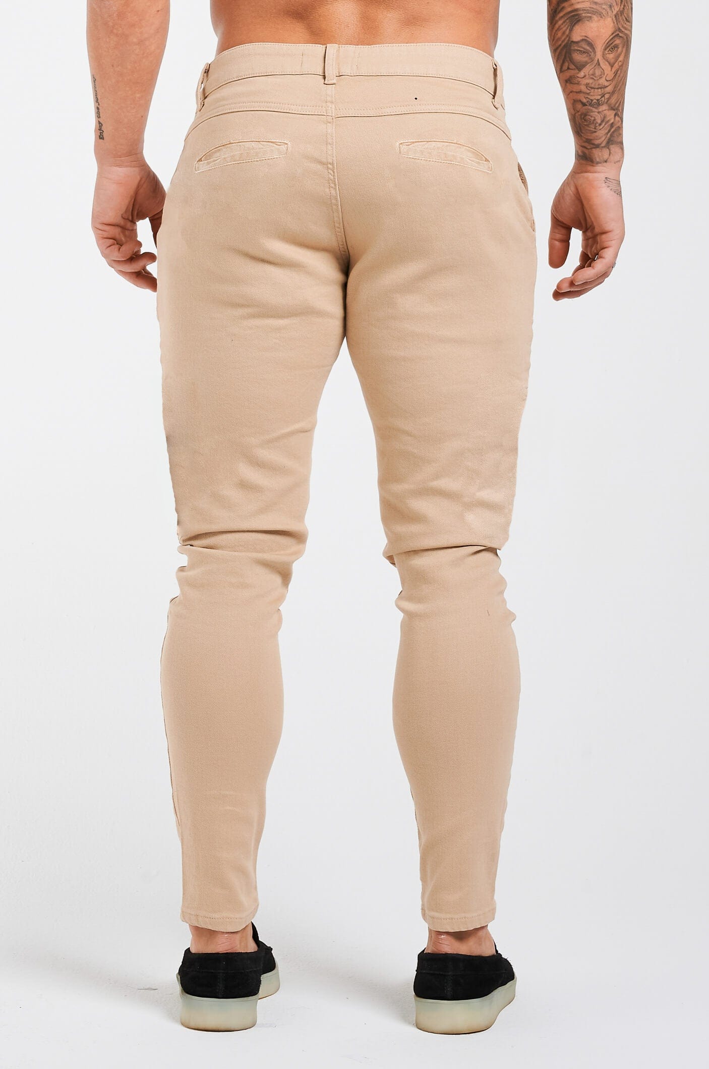 STRETCH-CHINO MIT STRUKTURMUSTER - BEIGE